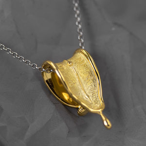 An Eternal Pendant of Memories