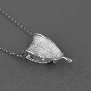 An Eternal Pendant of Memories